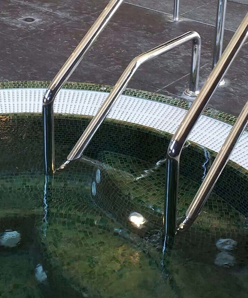Tiled overflow spas
