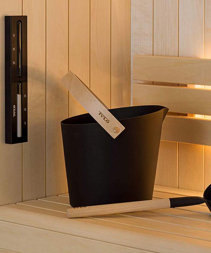 Tylo Brilliant Sauna Bucket Black in sauna