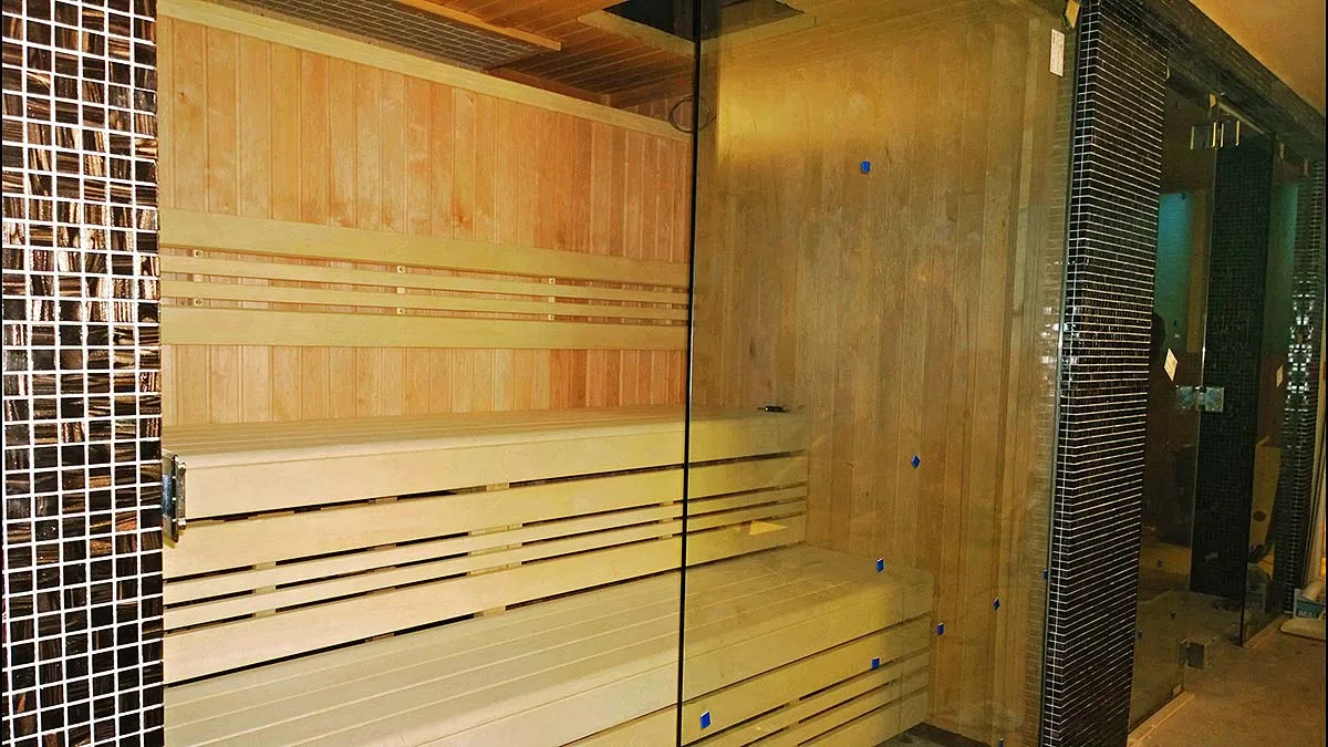 Example: Benches, backrests, headrest and skirting make up the sauna interior
