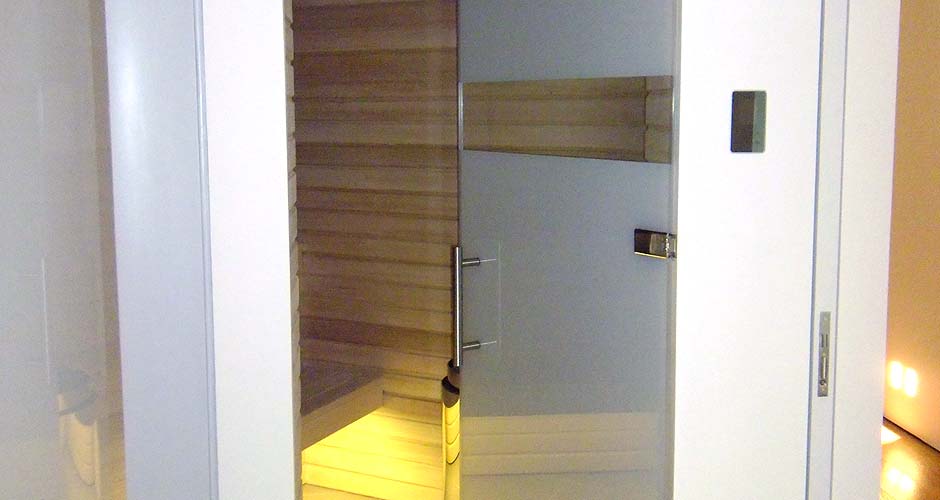 frameless glass sauna door